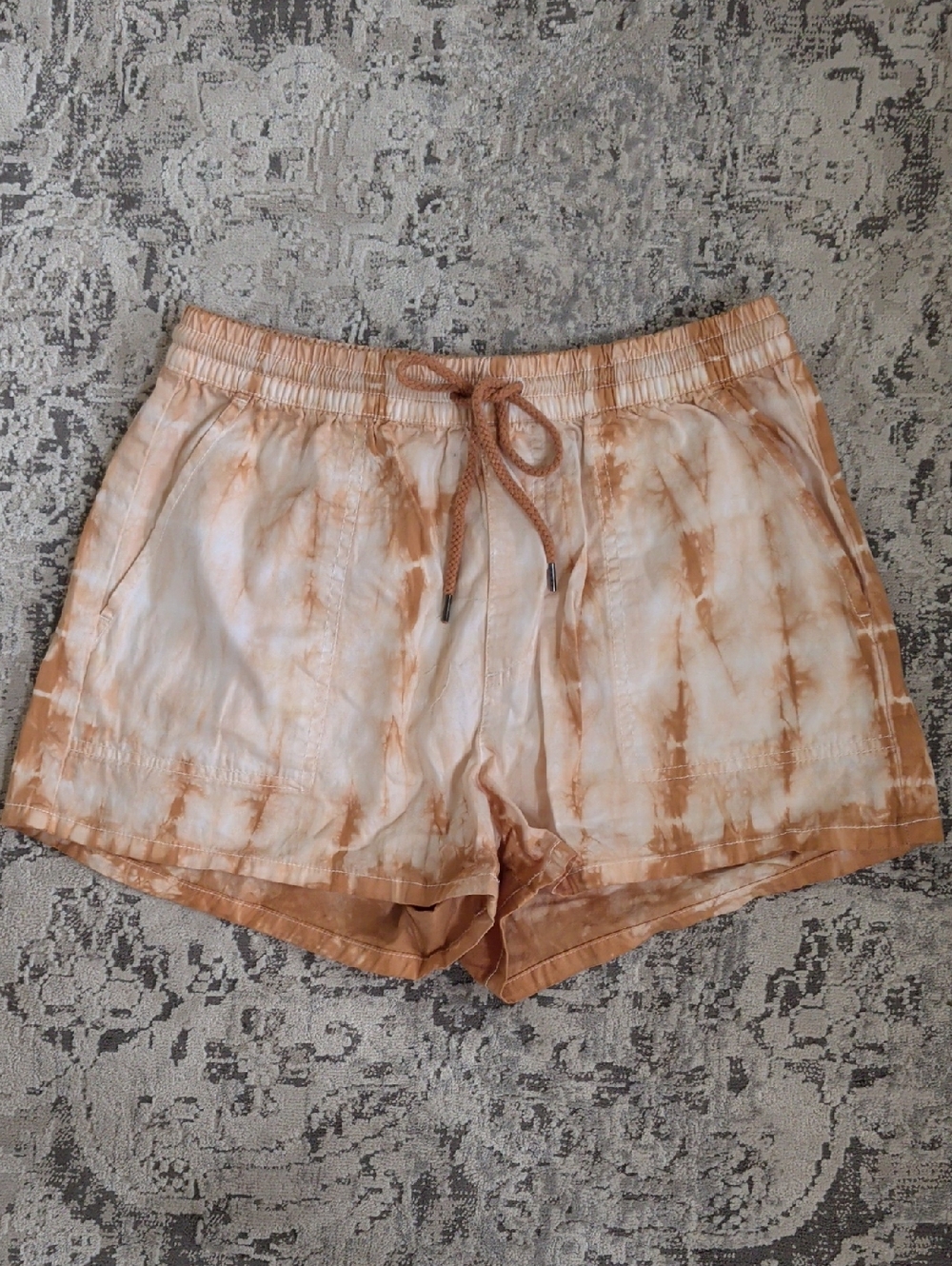 Body Glove Women's Tie-Dye Drawstring Shorts in Tan and White Size Medium